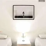 Apartment Large Modern Beach Front Apartment, Rooftop Pool!!