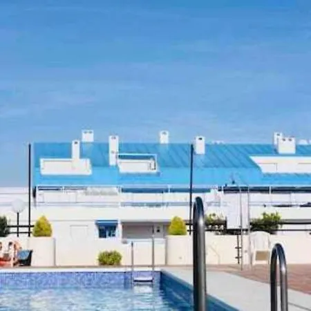 Large Modern Beach Front Apartment, Rooftop Pool!! Lägenhet