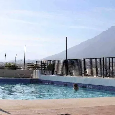 Large Modern Beach Front Apartment, Rooftop Pool!! Lägenhet Marbella