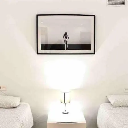 Διαμέρισμα Large Modern Beach Front Apartment, Rooftop Pool!!