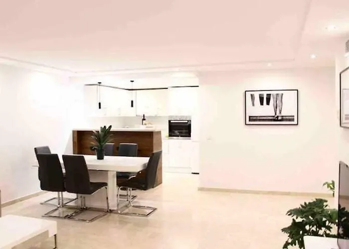 アパート Large Modern Beach Front Apartment, Rooftop Pool!!