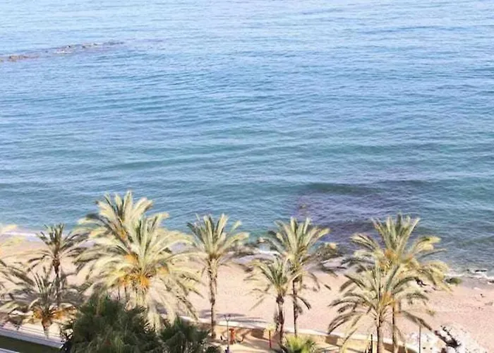 アパート Large Modern Beach Front Apartment, Rooftop Pool!! マルベーリャ