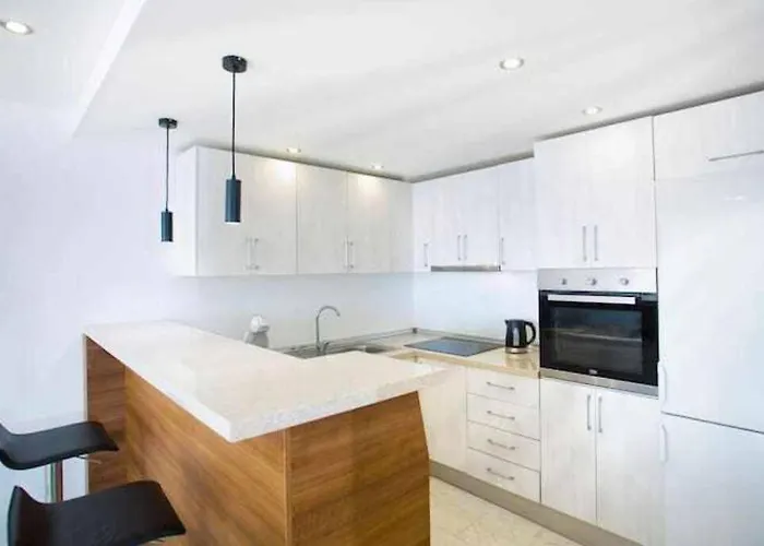 アパート Large Modern Beach Front Apartment, Rooftop Pool!! マルベーリャ