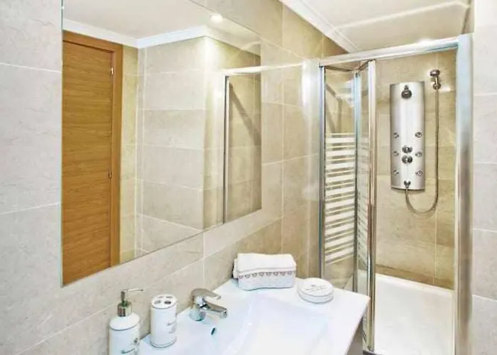 アパート Large Modern Beach Front Apartment, Rooftop Pool!! マルベーリャ