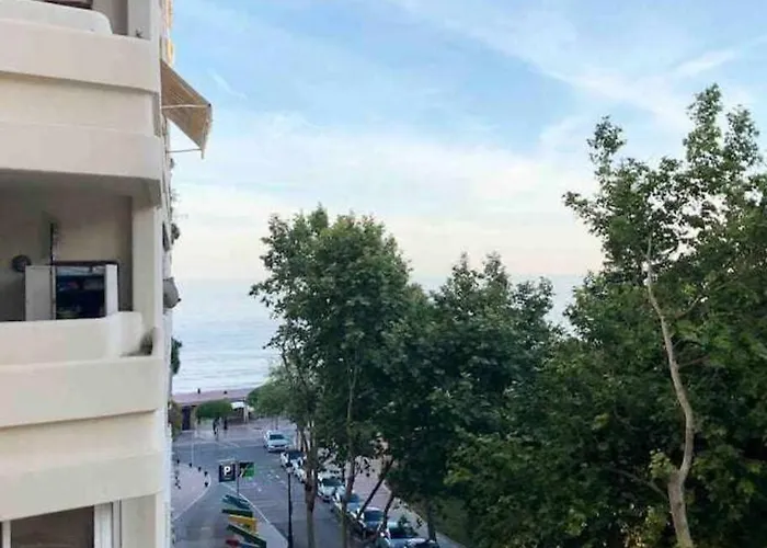アパート Large Modern Beach Front Apartment, Rooftop Pool!! *