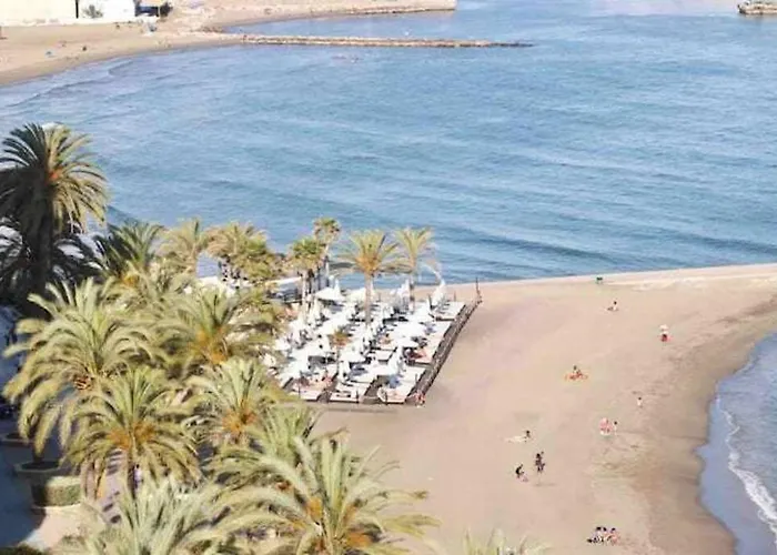 Large Modern Beach Front Apartment, Rooftop Pool!! アパート マルベーリャ